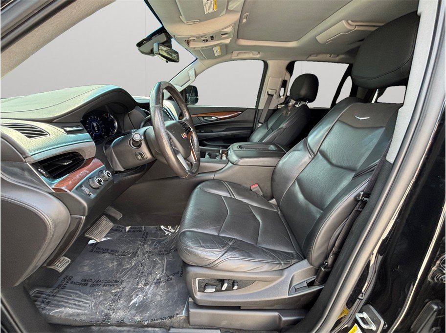 Used 2019 Cadillac Escalade Luxury w/ Escalade Sport Edition AWD/4WD image 2