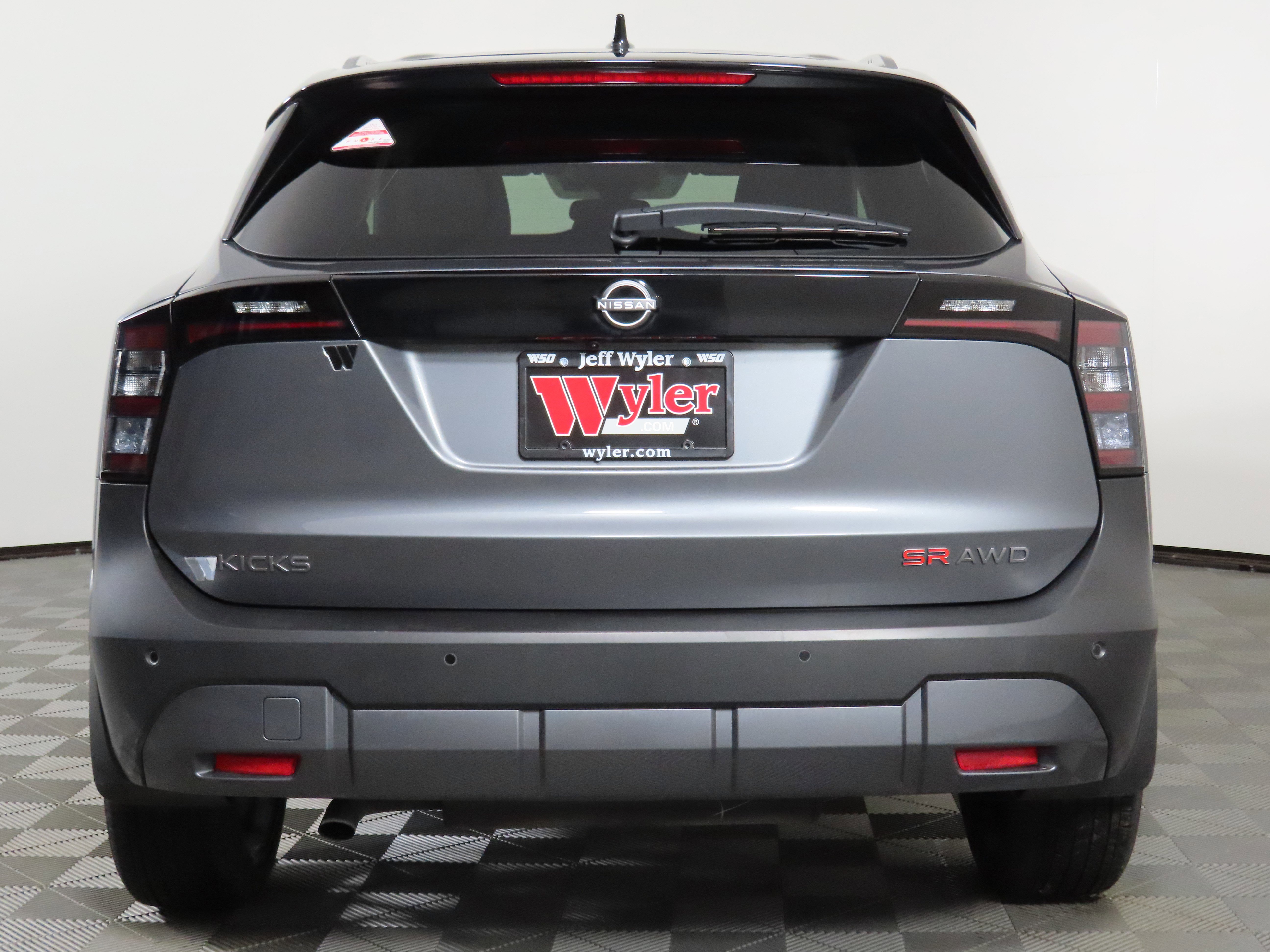 Certified 2025 Nissan Kicks SR image 40