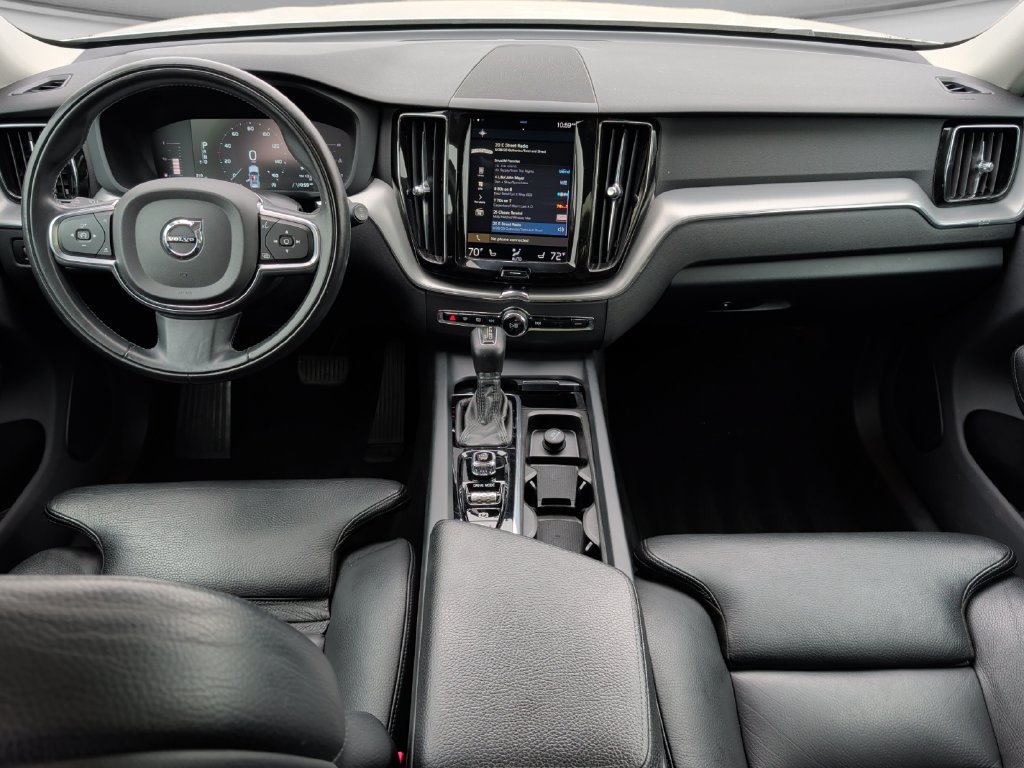 Used 2019 Volvo XC60 T5 Momentum w/ Premium Package AWD/4WD image 18