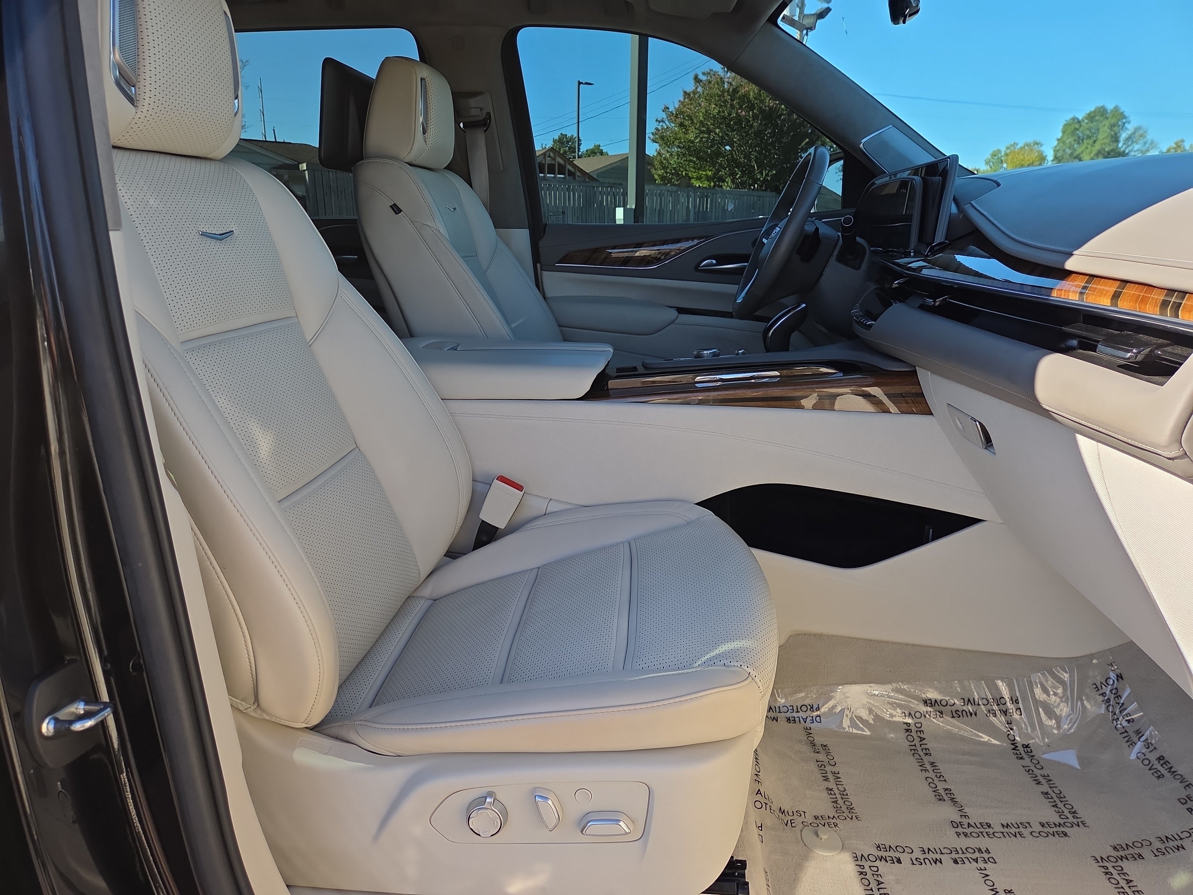Used 2023 Cadillac Escalade Sport Platinum w/ LPO, ONYX Package AWD/4WD image 18