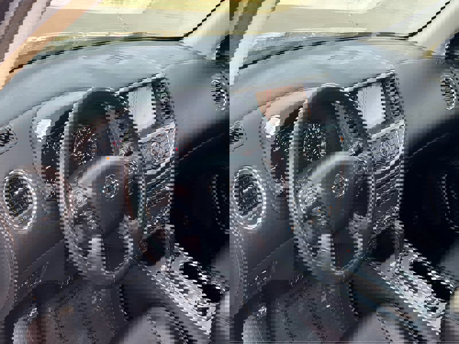 Used 2019 Nissan Pathfinder SL image 29