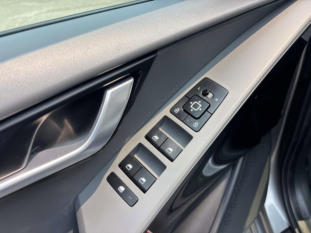 Used 2023 Kia Niro EX image 14