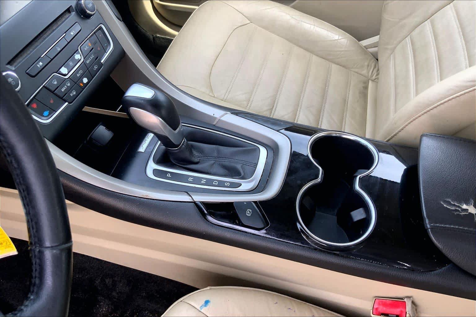 Used 2016 Ford Fusion SE w/ Equipment Group 202A FWD image 17