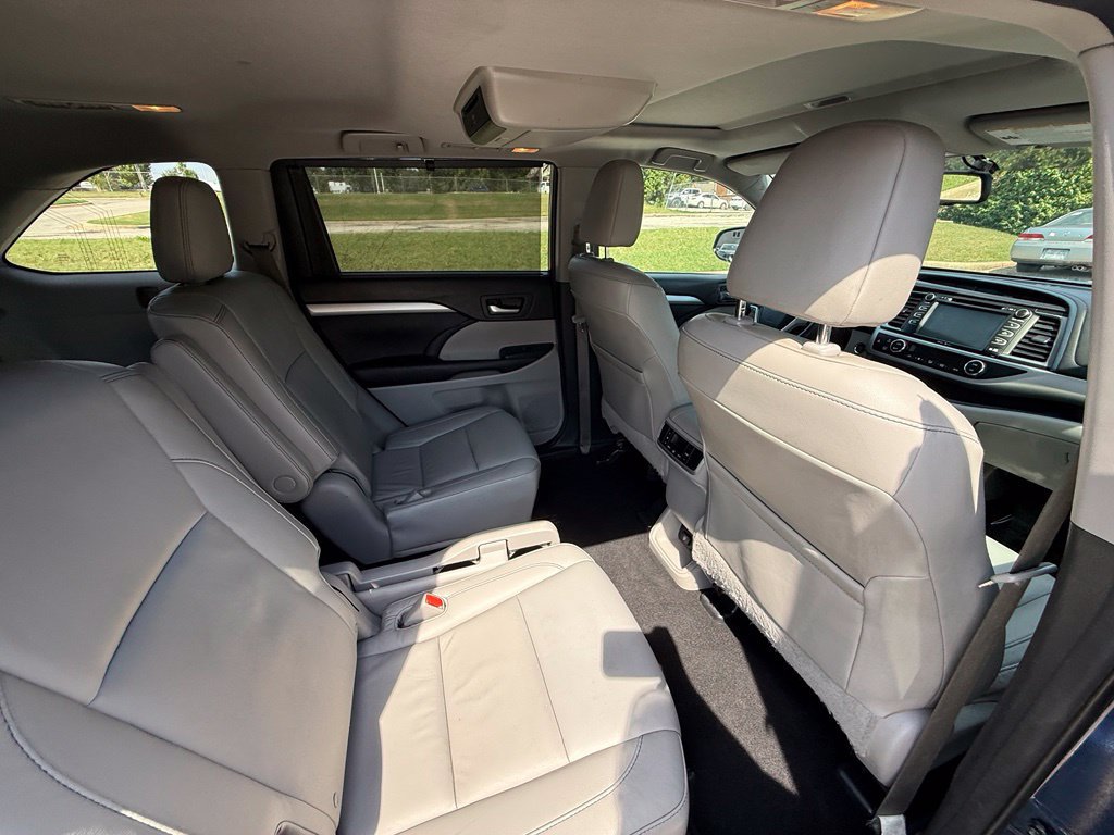 Used 2015 Toyota Highlander XLE AWD/4WD image 40