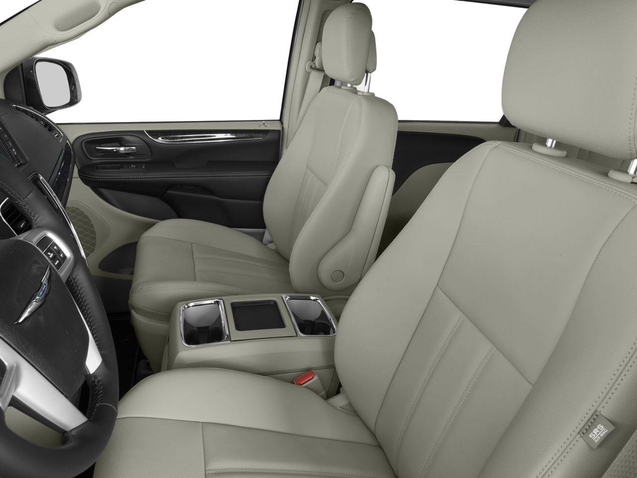 Used 2016 Chrysler Town & Country Touring w/ Driver Convenience Group FWD image 4