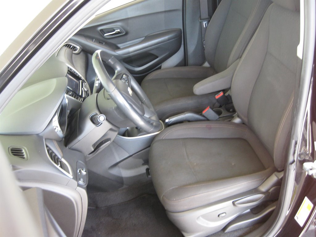 Used 2020 Chevrolet Trax LS w/ Tint and Cruise Package image 12