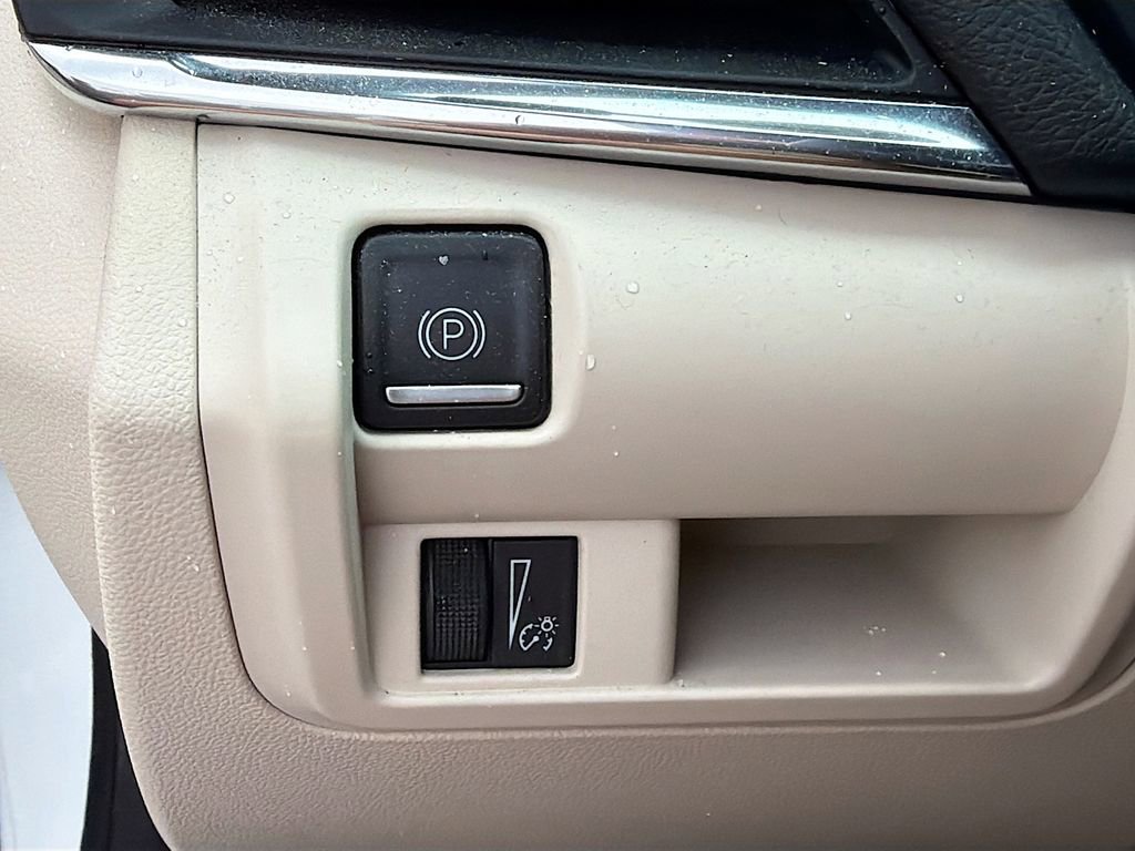 Used 2023 Cadillac CT4 Luxury w/ Sun And Sound Package RWD image 18