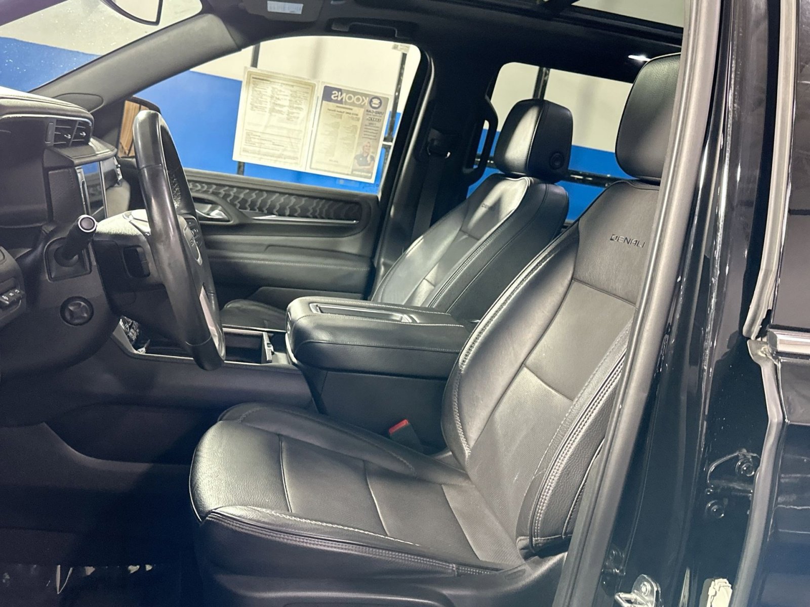 Used 2023 GMC Yukon Denali image 13