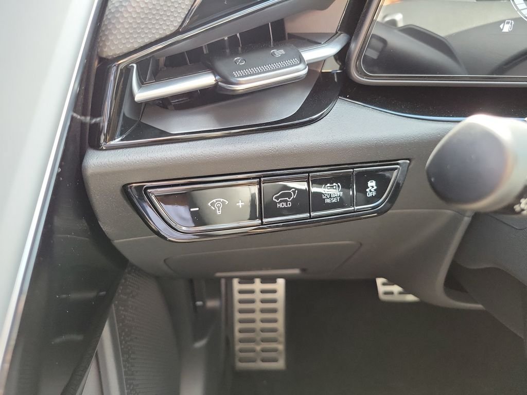 New 2026 Kia Niro SX Touring FWD image 26