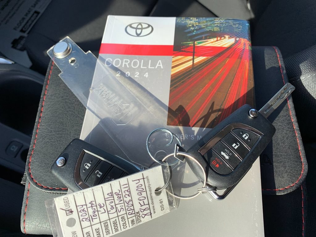 Used 2024 Toyota Corolla LE FWD image 9