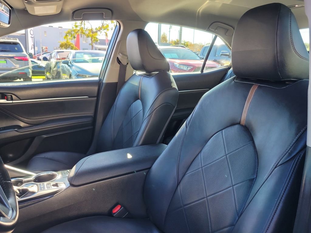 Used 2018 Toyota Camry XLE image 16