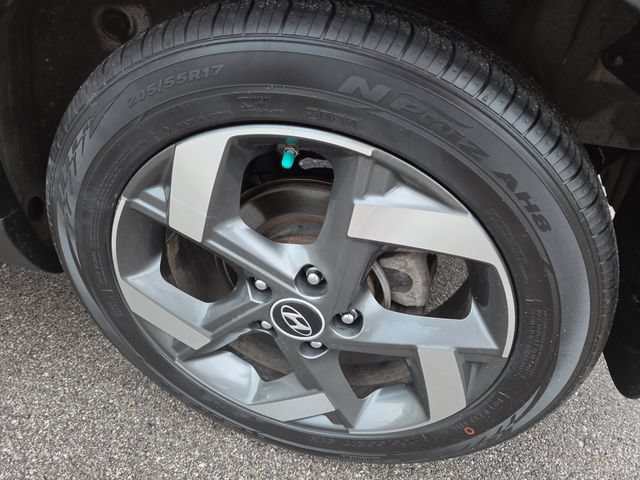 Certified 2022 Hyundai Venue SEL FWD image 26