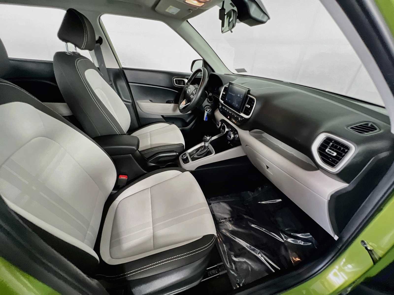 Certified 2023 Hyundai Venue SEL FWD image 28