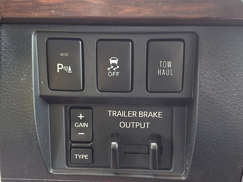 Used 2017 Toyota Tundra Limited w/ Limited Premium Package AWD/4WD image 5