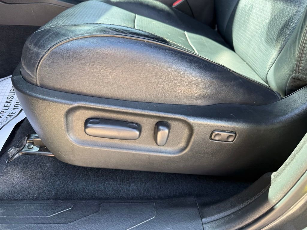 Used 2023 Toyota Tacoma Limited image 14