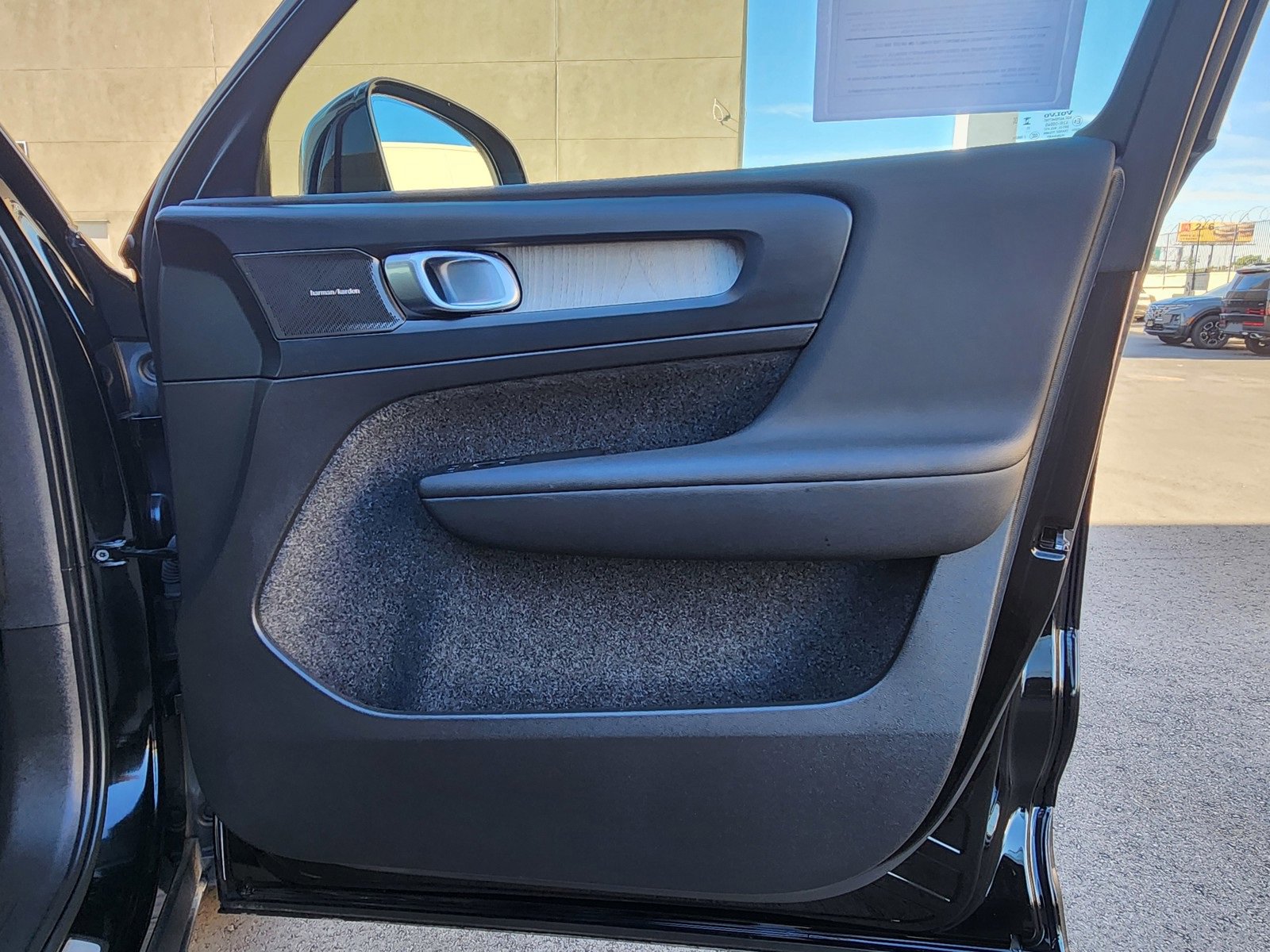 Used 2023 Volvo XC40 B4 Ultimate image 51