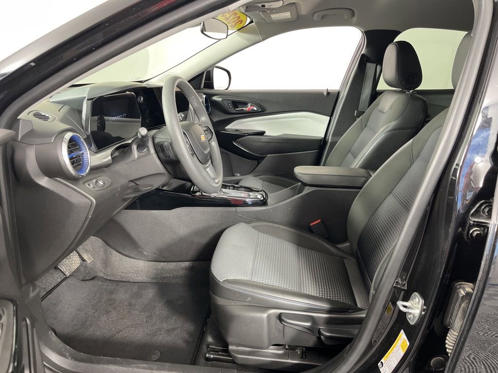 Certified 2025 Chevrolet Trax LT image 22