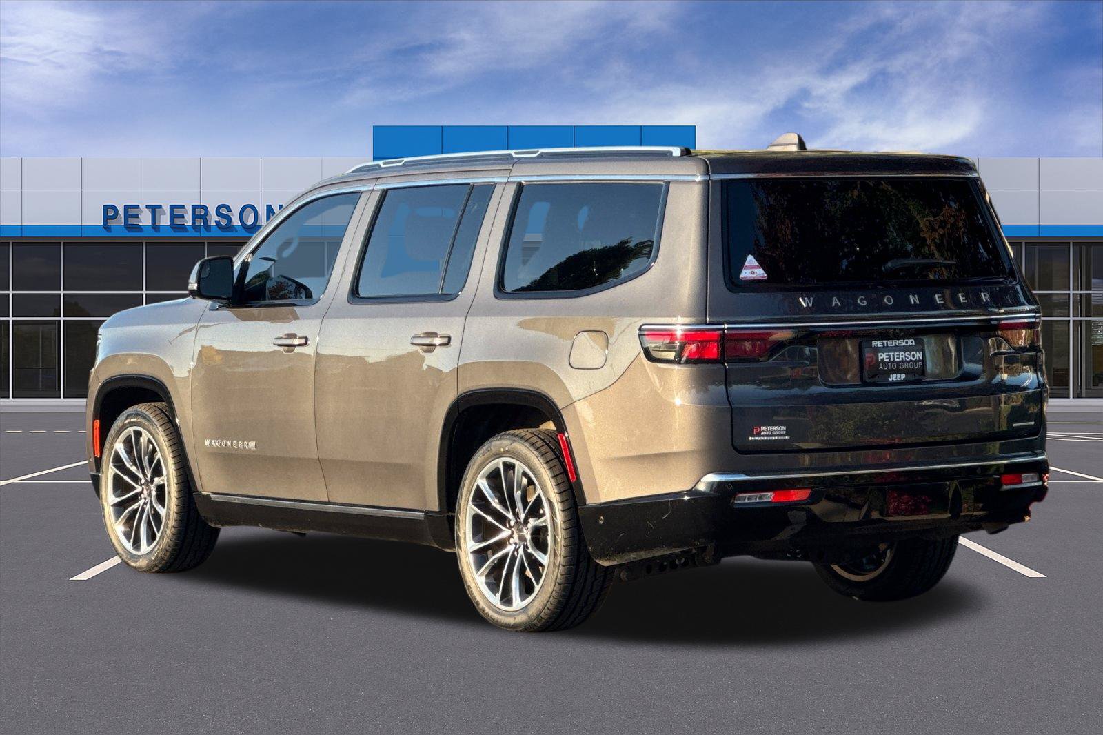 Used 2022 Jeep Wagoneer Series III w/ Premium Group I AWD/4WD image 6