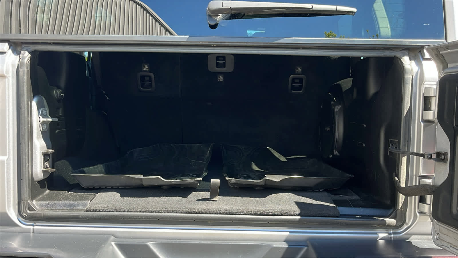 Used 2019 Jeep Wrangler Unlimited Sahara AWD/4WD image 29