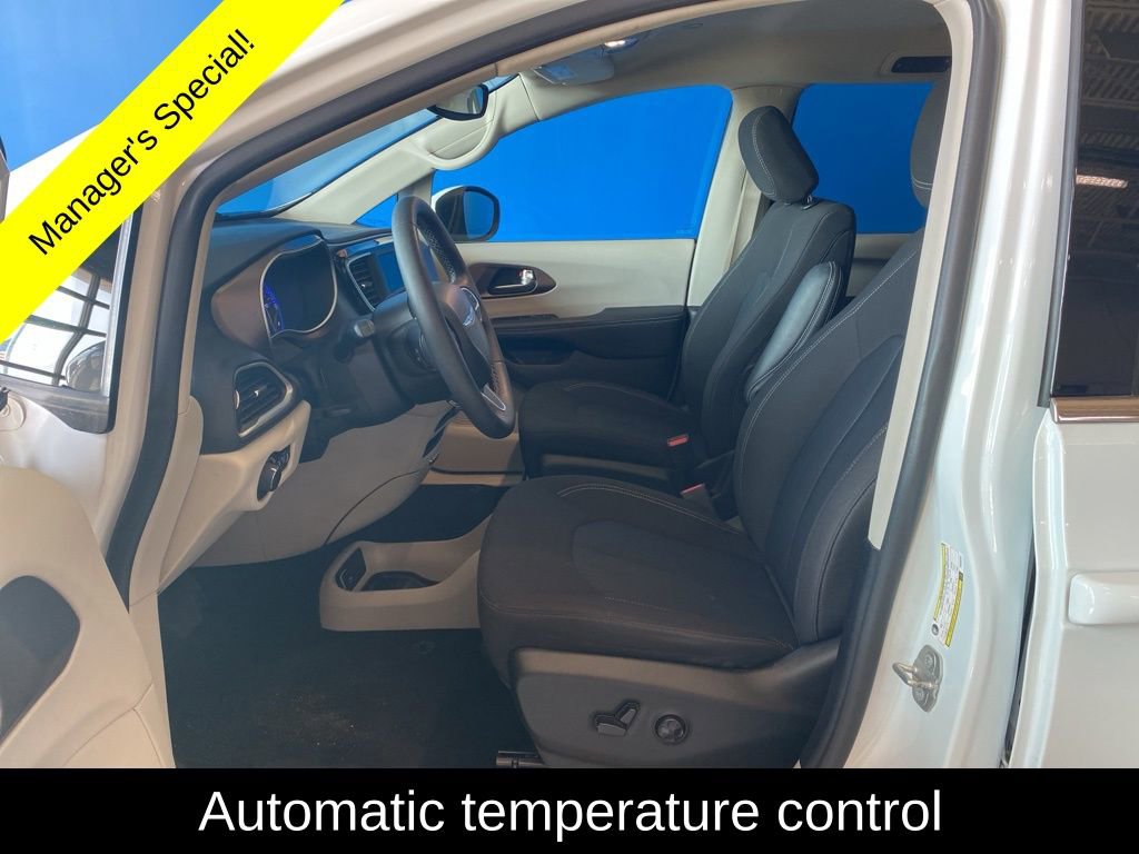 Used 2023 Chrysler Voyager LX FWD image 10