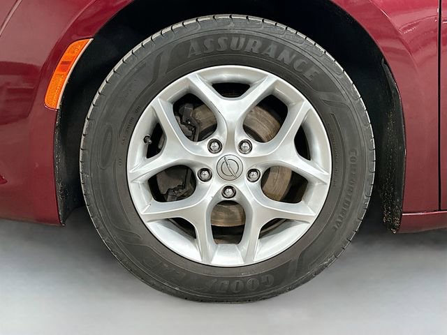 Used 2017 Chrysler Pacifica Touring-L image 33