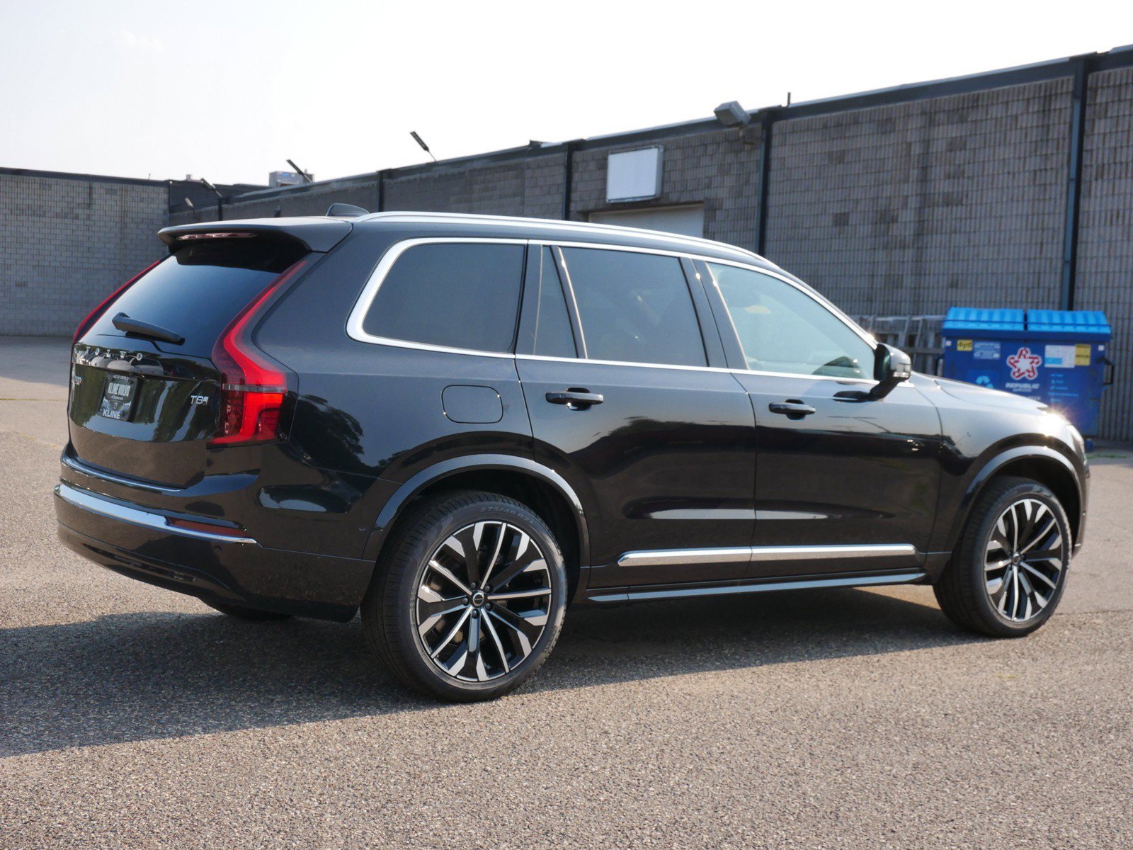 New 2026 Volvo XC90 T8 Plus w/ Protection Package Premier AWD/4WD image 3