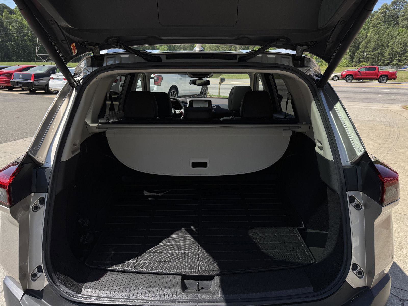 Used 2021 Nissan Rogue Platinum image 13