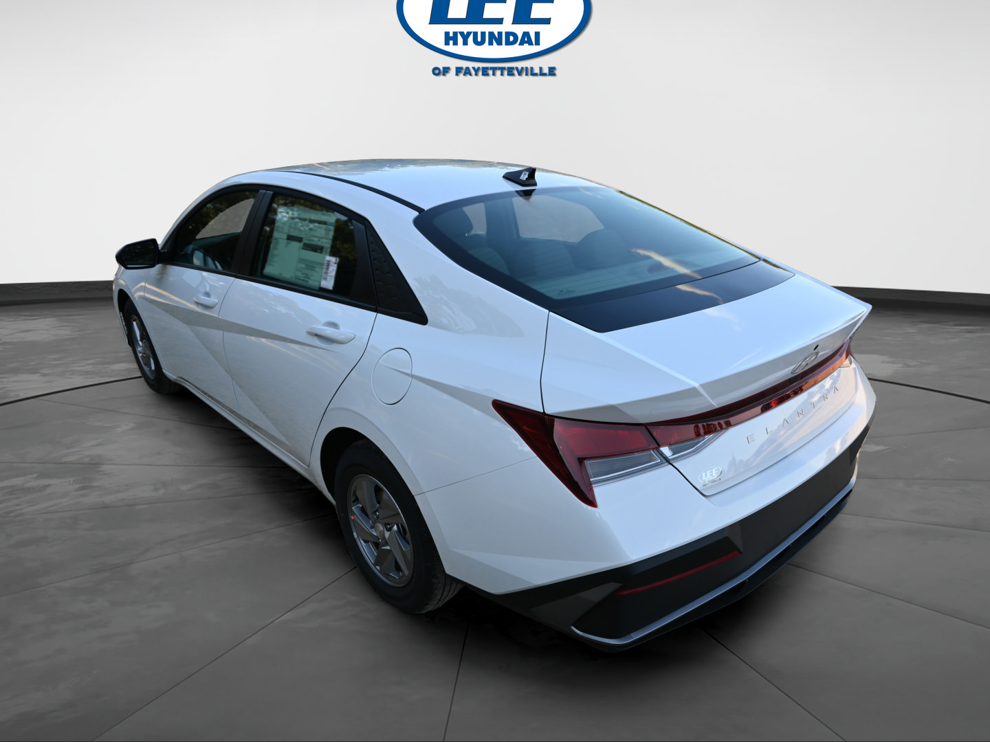 Certified 2025 Hyundai Elantra SE FWD image 3