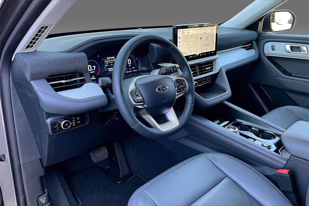 New 2025 Ford Explorer Active image 3