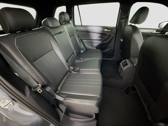 Used 2024 Volkswagen Tiguan SE R-Line AWD/4WD image 25