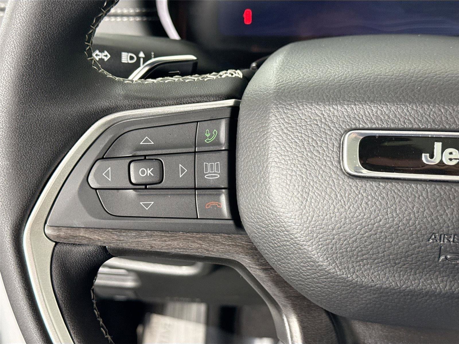 Used 2025 Jeep Grand Cherokee Limited image 18