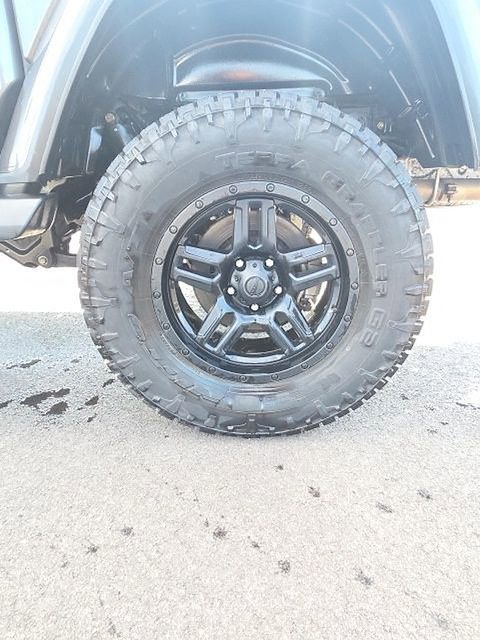 Used 2021 Jeep Gladiator Overland w/ Dual Top Group image 13