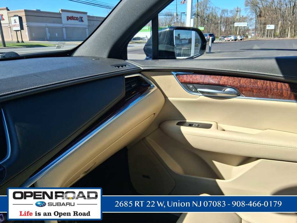 Used 2018 Cadillac XT5 Luxury w/ Driver Awareness Package image 11