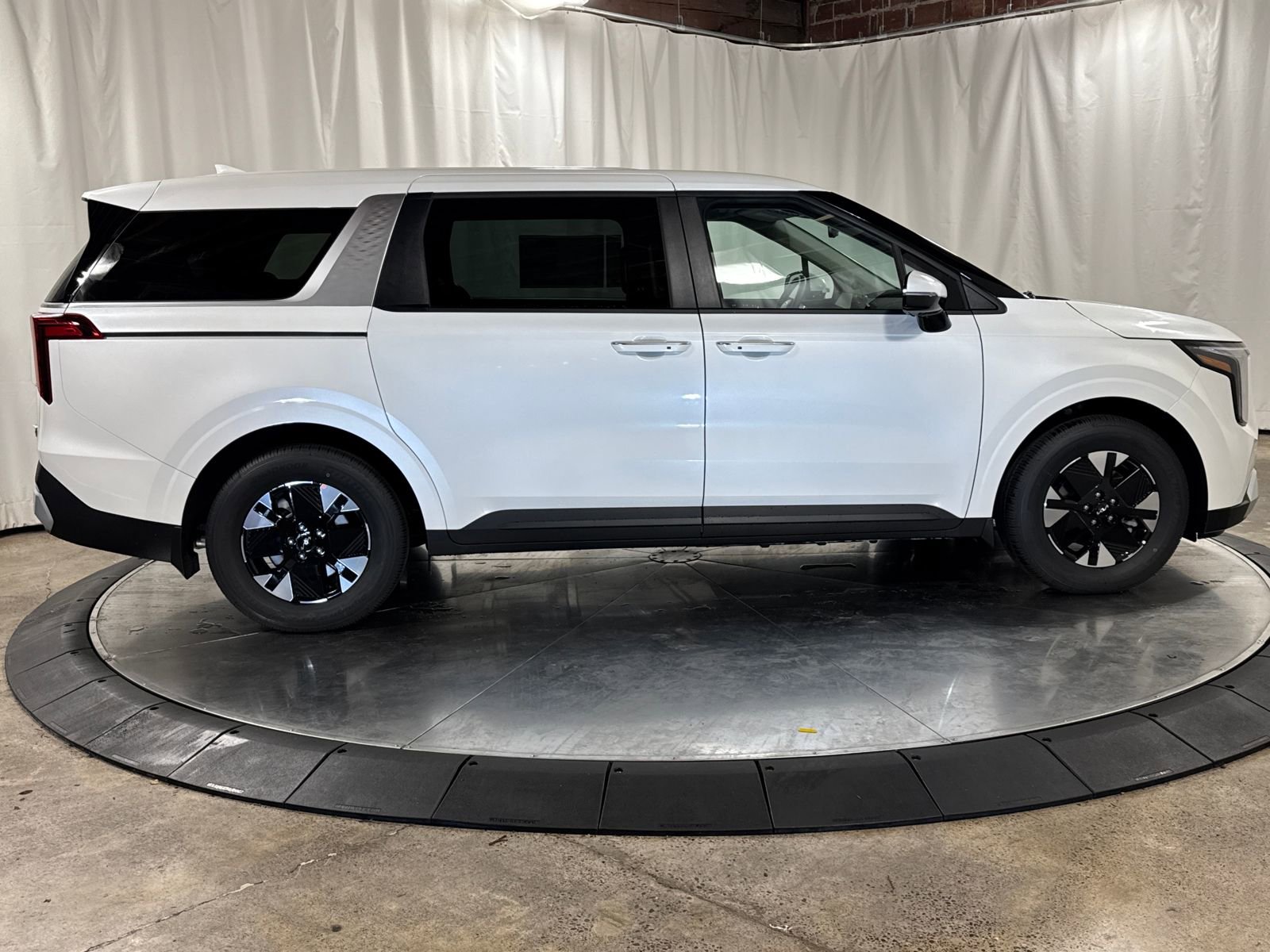 New 2026 Kia Carnival LXS image 9