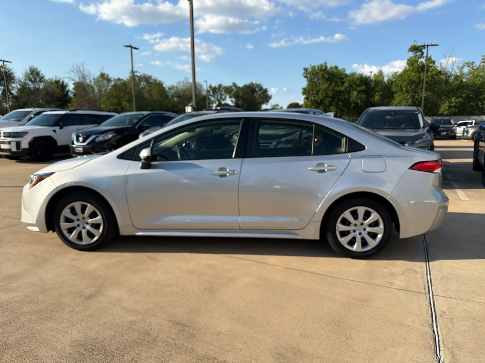 Used 2020 Toyota Corolla LE FWD image 9