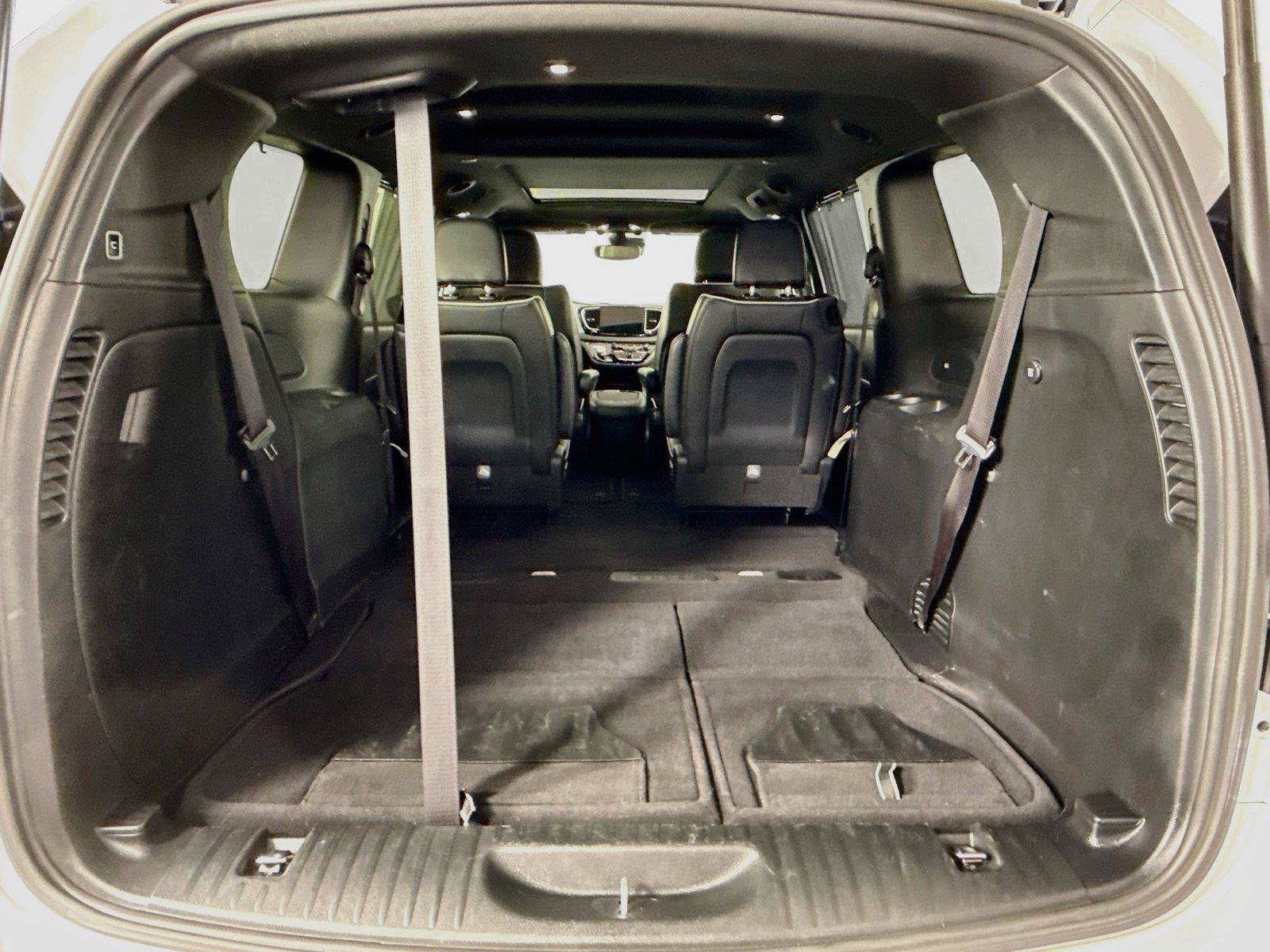Used 2025 Chrysler Pacifica Limited FWD image 35