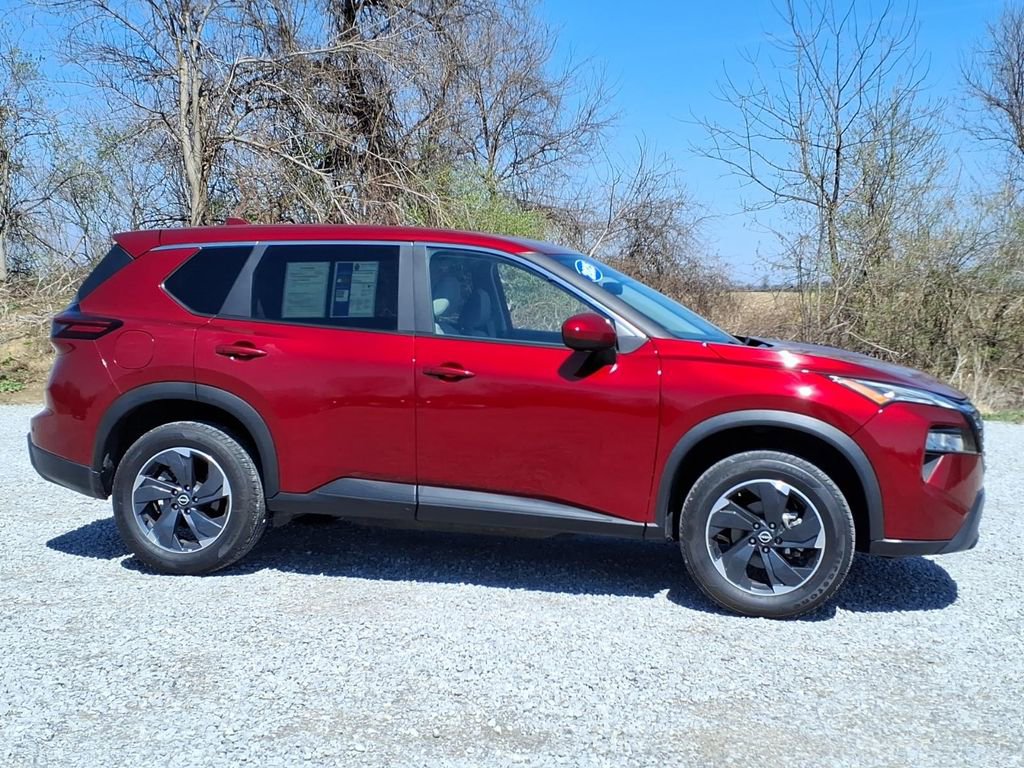 Used 2025 Nissan Rogue SV FWD image 9