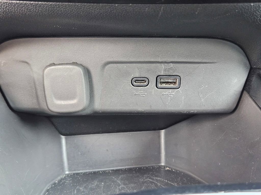 Used 2025 Chevrolet Trax LT FWD image 23