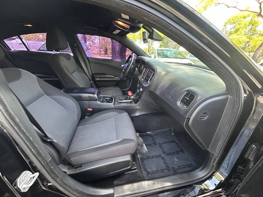 Used 2017 Dodge Charger SE RWD image 29