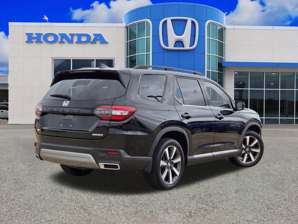 Used 2023 Honda Pilot Touring image 3