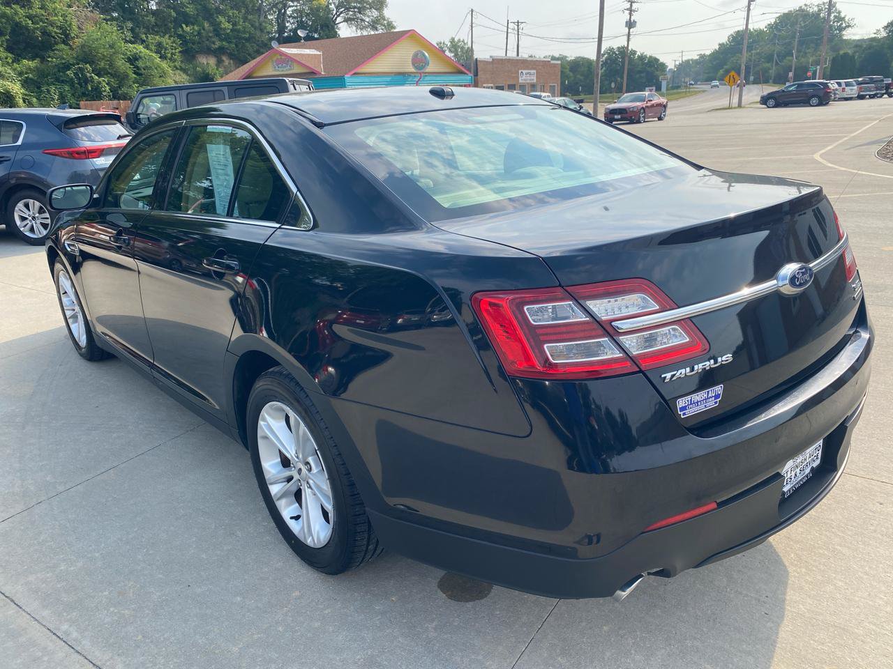 Used 2016 Ford Taurus SEL FWD image 8