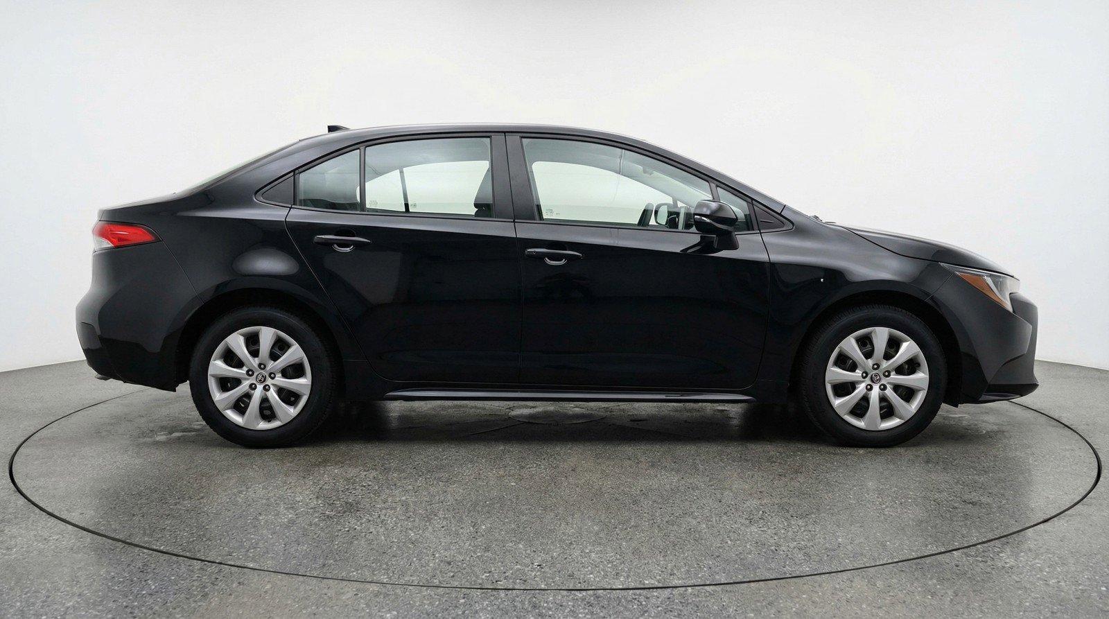 Used 2025 Toyota Corolla LE image 11