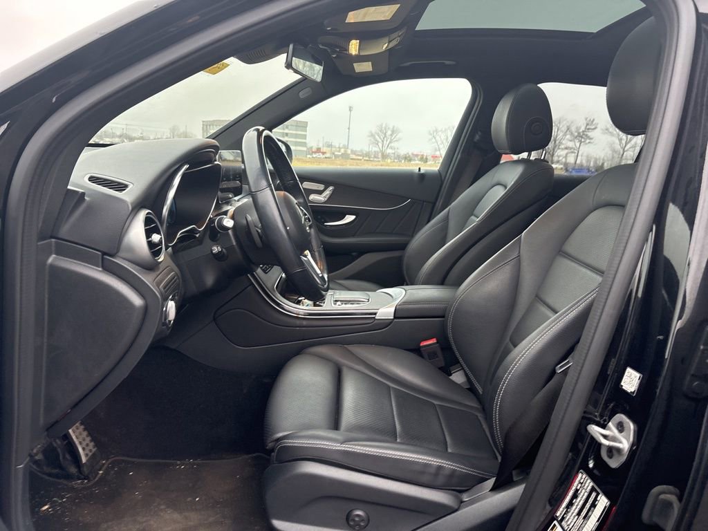 Used 2022 Mercedes-Benz GLC 300 4MATIC image 16