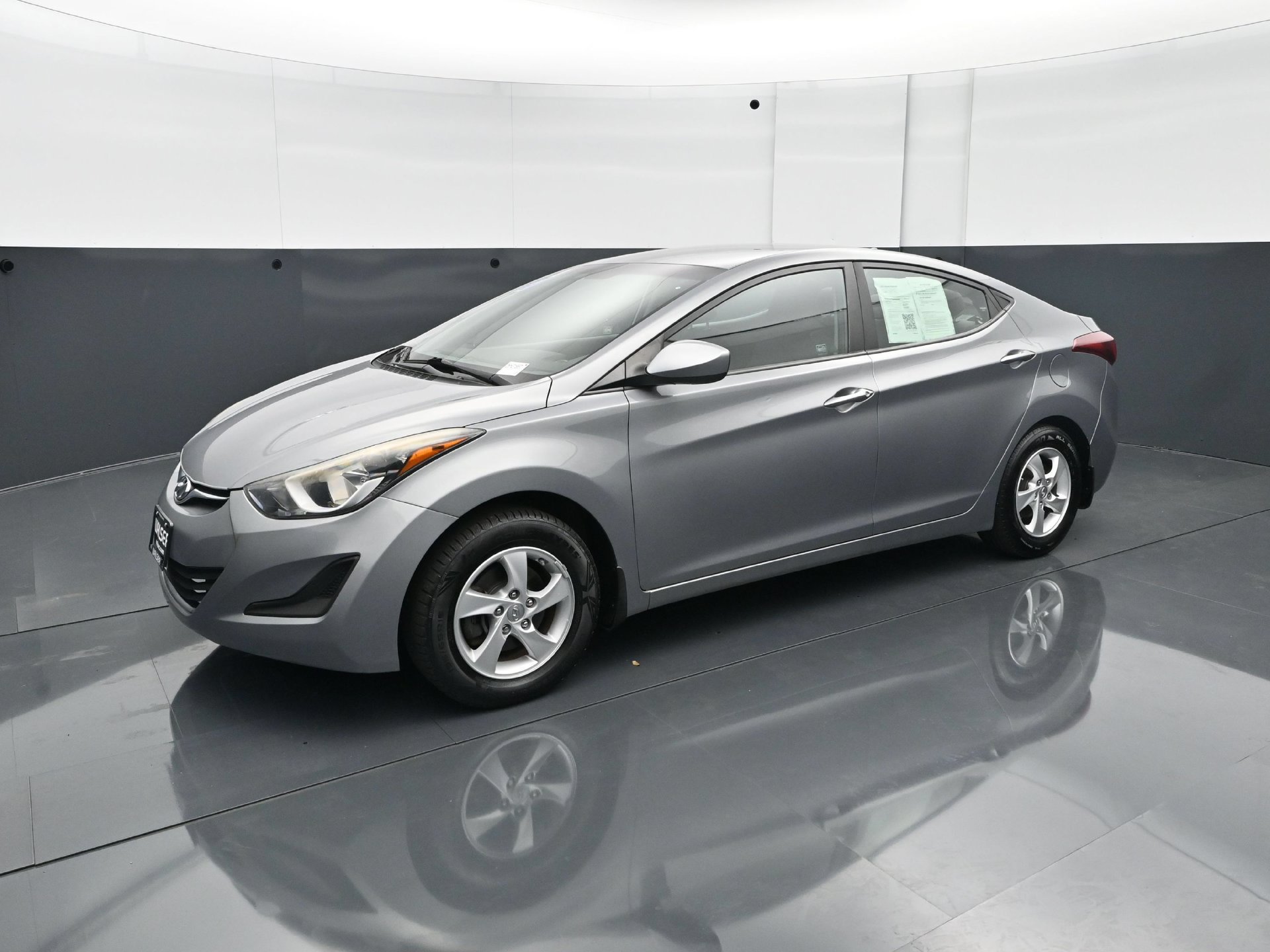 Used 2015 Hyundai Elantra SE FWD image 2