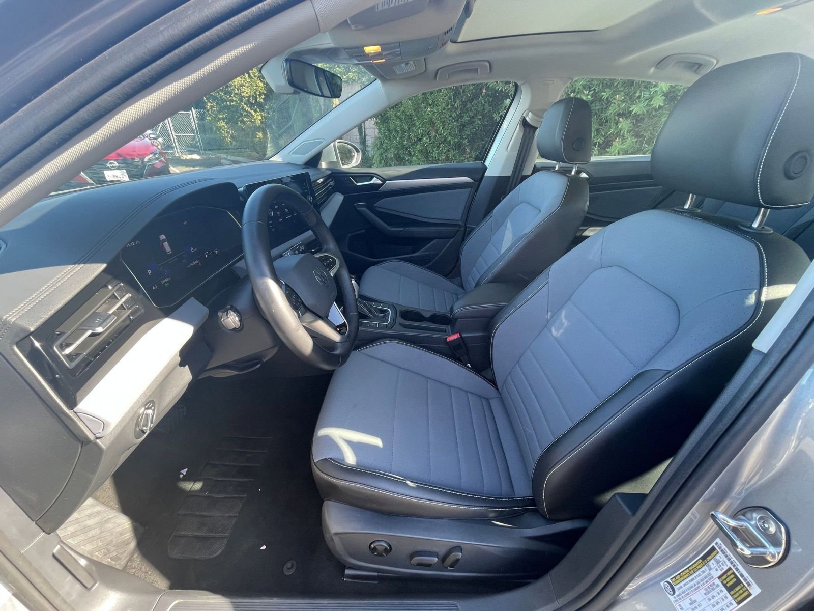 Used 2025 Volkswagen Jetta SE image 25