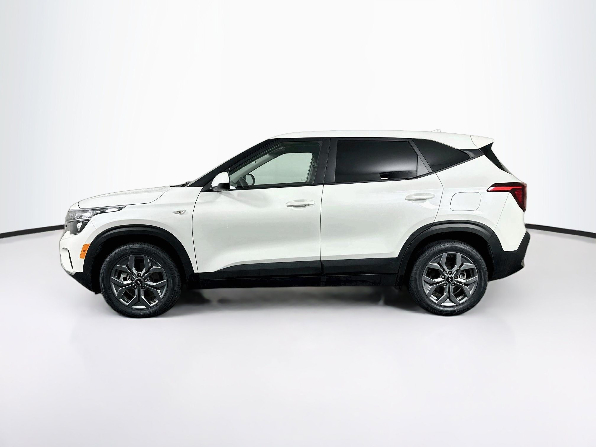 Used 2025 Kia Seltos LX AWD/4WD image 4