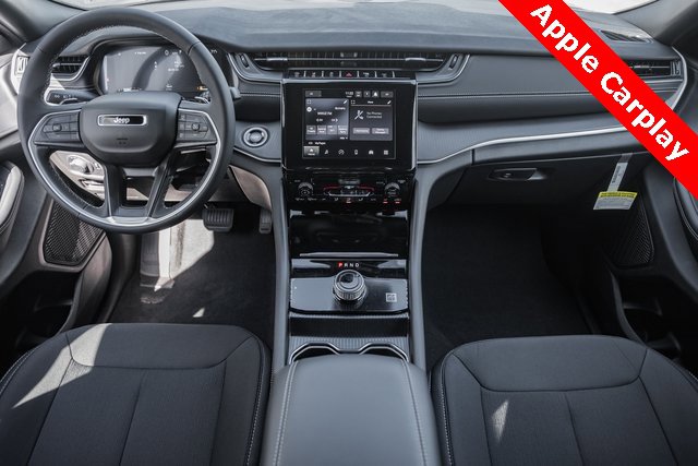 New 2025 Jeep Grand Cherokee L Laredo image 3