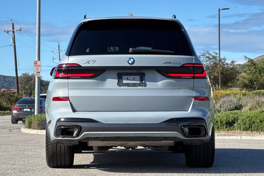 Used 2024 BMW X7 xDrive40i w/ M Sport Package AWD/4WD image 4