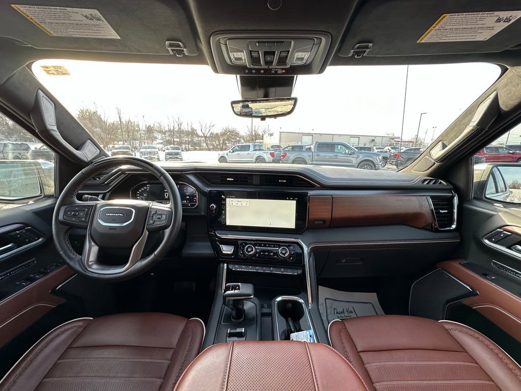 Used 2025 GMC Sierra 1500 Denali Ultimate image 9