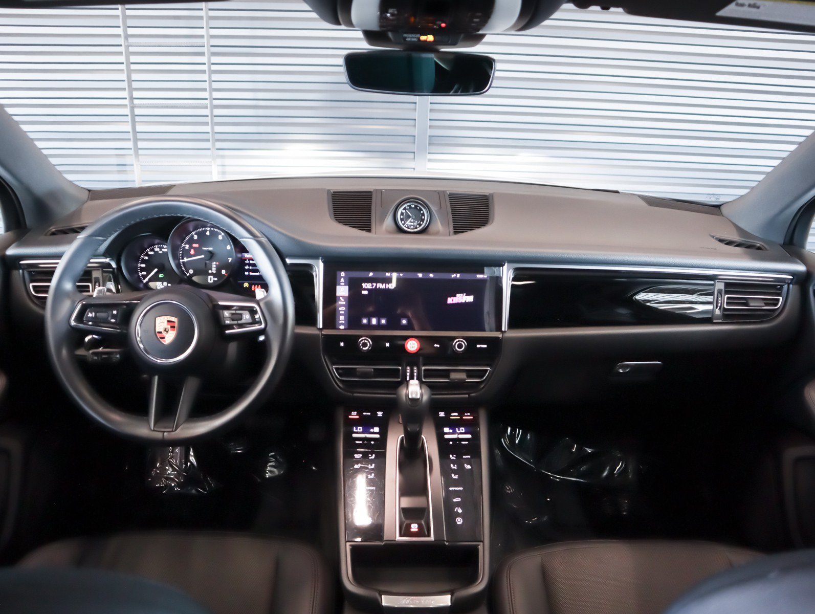 Certified 2024 Porsche Macan AWD/4WD image 14